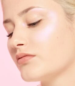 L’Oréal Paris 01 Iconoc Glow Highlighter - Poeder Highlighter - 9 Gr. -Bekend Cosmetica Winkel 1055x1200 4