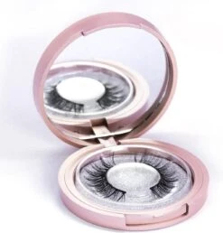 Luxe Magnetische Eyeliner + Magnetische Wimpers Set – Zwart Miami - Wimpers Zonder Lijm - 3D Nepwimpers - Magnetische Eyeliner - Herbruikbare Wimpers – Eyelashes - Magnetisch - Zwarte Wimpers - Wimper Magneet - Pincet - Giftbox - Cadeau Tip 16 Luxe Magnetische Eyeliner + Magnetische Wimpers Set – Zwart Miami - Wimpers Zonder Lijm - 3D Nepwimpers - Magnetische Eyeliner - Herbruikbare Wimpers – Eyelashes - Magnetisch - Zwarte Wimpers - Wimper Magneet - Pincet - Giftbox - Cadeau Tip -Bekend Cosmetica Winkel 1150x1200