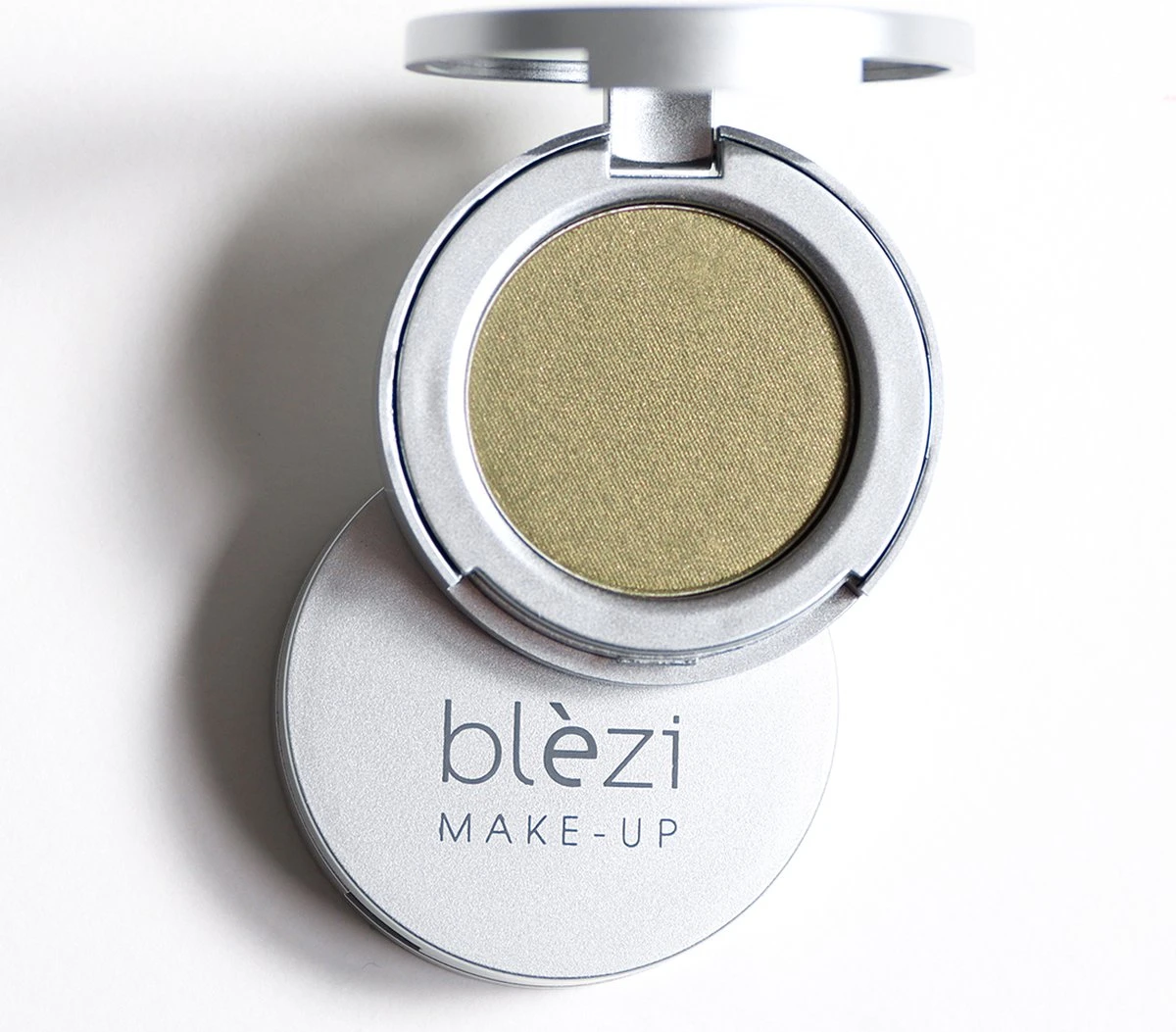 Blèzi® Eye Shadow 20 Lush Green - Groene Oogschaduw - Matglanzend Olijfgroen 4 Blèzi® Eye Shadow 20 Lush Green - Groene Oogschaduw - Matglanzend Olijfgroen - Afbeelding 2