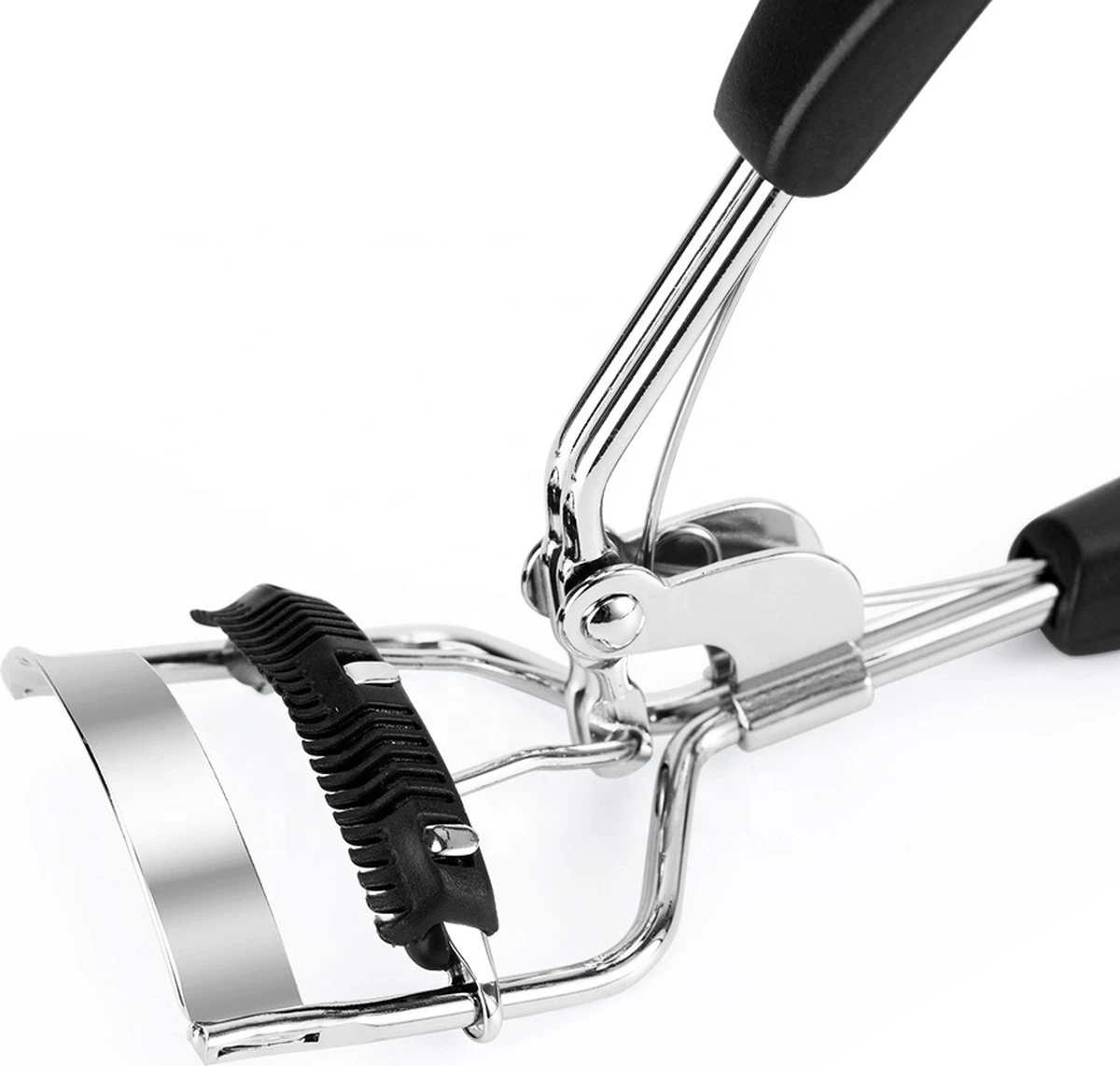 INTER-ESQUE® Wimperkruller Met Kam - Eyelash Curler + 5x Gratis Extra Siliconen Pad - Zwart/Zilver 9 INTER-ESQUE® Wimperkruller Met Kam - Eyelash Curler + 5x Gratis Extra Siliconen Pad - Zwart/Zilver - Afbeelding 7