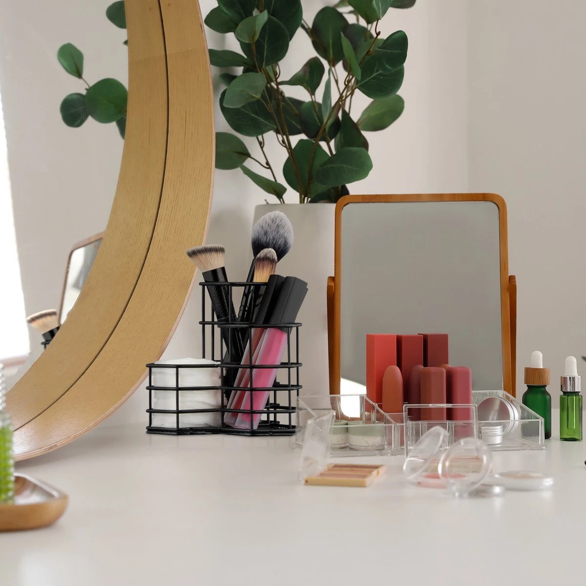 Relaxdays Make-up Kwastenhouder 3 Vakken - Pennenbakje Metaal - Pennenhouder - Cosmetica - Zwart 6 Relaxdays Make-up Kwastenhouder 3 Vakken - Pennenbakje Metaal - Pennenhouder - Cosmetica - Zwart - Afbeelding 4