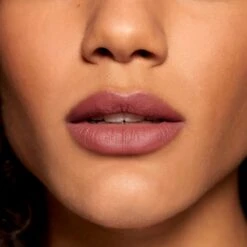 L’Oréal Paris Color Riche Free The Nudes Lipstick - Nude Matte - 06 No Hesitation - Bruin - 3,9 Gr -Bekend Cosmetica Winkel 1200x1200