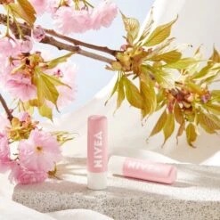 NIVEA Lipscrub & Lipverzorging In 1 Stick 4,8g - Super Zachte Lippen Met Wilde Roos En Vitamine E -Bekend Cosmetica Winkel 1200x1200 334