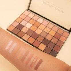 Makeup Revolution - Maxi Reloaded Palette - Nudes - Oogschaduw -Bekend Cosmetica Winkel 1200x1200 369