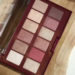 Maybelline The Burgundy Bar Oogschaduw En Highlighter Palette – Limited Edition 40 Maybelline The Burgundy Bar Oogschaduw En Highlighter Palette – Limited Edition -Bekend Cosmetica Winkel 1200x1200 833