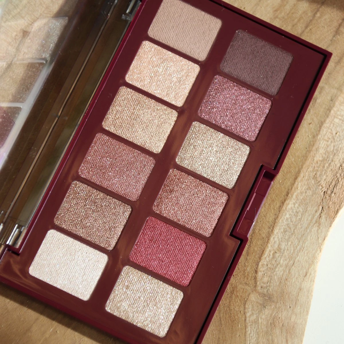 Maybelline The Burgundy Bar Oogschaduw En Highlighter Palette – Limited Edition 21 Maybelline The Burgundy Bar Oogschaduw En Highlighter Palette – Limited Edition - Afbeelding 19