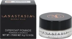 Anastasia Beverly Hills Dipbrow Pomade - Taupe -Bekend Cosmetica Winkel 1200x645 3