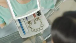 Merkloos Make-up Organizer Met Spiegel En LED Van METU-Online - Make Up Opberger - Make Up Spiegel Met Led Lamp - Makeup Opbergdoos - Make-up Spiegel Wit - Make Up Spiegel Met Verlichting En Usb - Make Up Koffer - Make Up Tafel - Make Up Organizer -Bekend Cosmetica Winkel 1200x680 4