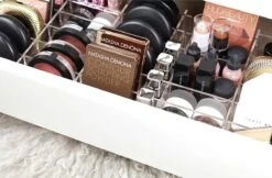 Jumanah® Collections "Sorted" MALM - Toilettafel -Volledige Lade - Make Up Organizer - Ladeverdeler - Lade Organizer - Transparant - Acryl - Kunststof -Bekend Cosmetica Winkel 1200x785 3