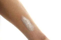 Makeup Revolution - Awesome Metals Eye Foils - Pure Platinum - Metallic Eye Foil - Zilver 7 Makeup Revolution - Awesome Metals Eye Foils - Pure Platinum - Metallic Eye Foil - Zilver -Bekend Cosmetica Winkel 1200x799 9