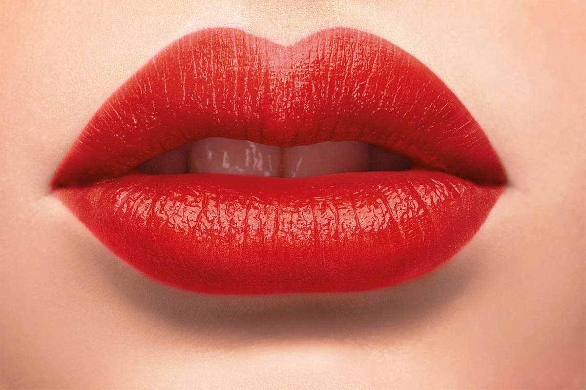 Rimmel London Lasting Finish BY KATE 15th Anniversary - 52 Idol Red - Lipstick 4 Rimmel London Lasting Finish BY KATE 15th Anniversary - 52 Idol Red - Lipstick - Afbeelding 2