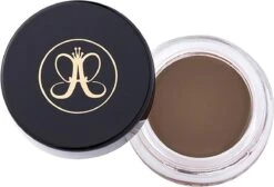 Anastasia Beverly Hills Dipbrow Pomade - Soft Brown 18 Anastasia Beverly Hills Dipbrow Pomade - Soft Brown -Bekend Cosmetica Winkel 1200x815 2