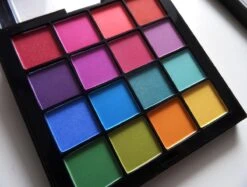 NYX Professional Makeup Ultimate Shadow Palette - Brights USP04 - Oogschaduw Palet -Bekend Cosmetica Winkel 1200x910 1
