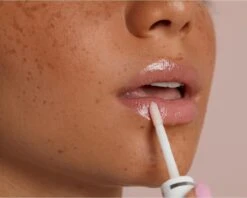 Labello Caring Lip Oil Dress Nude - 5.5 Ml 13 Labello Caring Lip Oil Dress Nude - 5.5 Ml -Bekend Cosmetica Winkel 1200x962 1