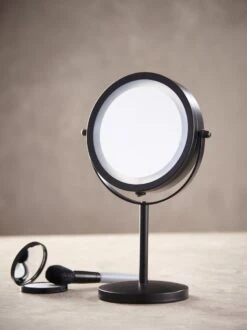 DAY Make-up Spiegel Met Verlichting - LED - 360° Draaibaar - Dubbelzijdig - 5x Vergroting - Scheerspiegel -Bekend Cosmetica Winkel 899x1200 28