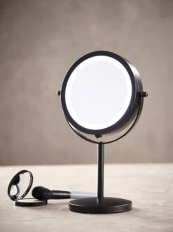 DAY Make-up Spiegel Met Verlichting - LED - 360° Draaibaar - Dubbelzijdig - 5x Vergroting - Scheerspiegel -Bekend Cosmetica Winkel 899x1200 29