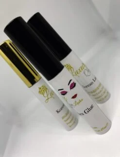 Luxuryqueenlashes Wimperlijm - Clear, Doorzichtig (2st) (NIEUWE VERPAKKING) 9 Luxuryqueenlashes Wimperlijm - Clear, Doorzichtig (2st) (NIEUWE VERPAKKING) -Bekend Cosmetica Winkel 921x1200