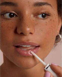 Labello Caring Lip Oil Clear Glow - 5.5 Ml -Bekend Cosmetica Winkel 962x1200