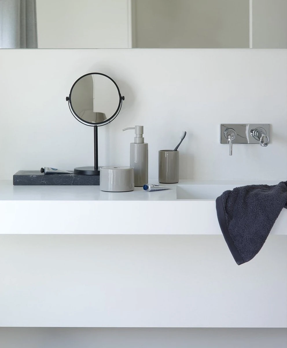 Omliox Make Up En Scheer Spiegel - Ronde Standspiegel - 10x Vergroting - Ø19cm - Mat Zwart 6 Omliox Make Up En Scheer Spiegel - Ronde Standspiegel - 10x Vergroting - Ø19cm - Mat Zwart - Afbeelding 4